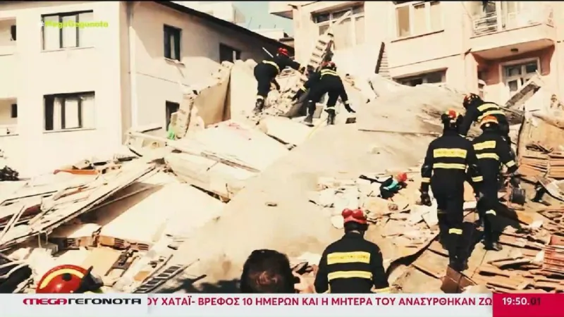Σεισμός Τουρκία: Ξανά στη μάχη η ΕΜΑΚ, αναφορές για επιζώντες - Με δάκρυα υποδέχτηκαν τους Έλληνες οι Τούρκοι