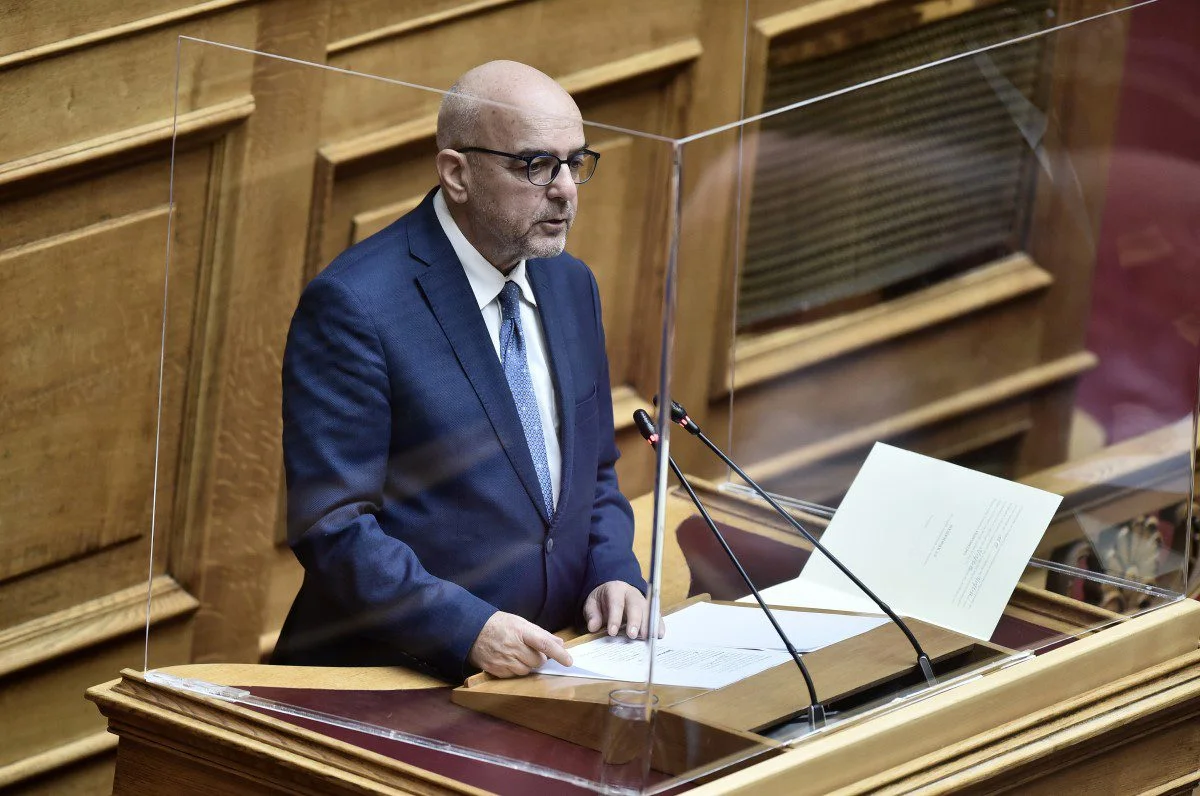 Ο Μπάμπης Παπαδημητρίου τάχθηκε ανοιχτά υπέρ των «funds» και της λεηλασίας της λαϊκής στέγης, λέγοντας πως κάτι τέτοιο είναι... πατριωτικό.