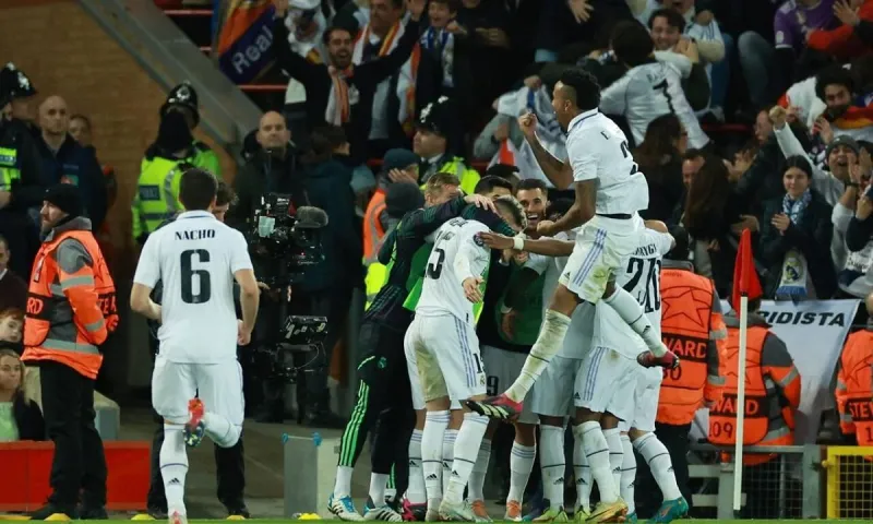 Champions League: Ρεάλ πέντε αστέρων στο «Άνφιλντ» - Μισή πρόκριση για τη Νάπολι (vids)