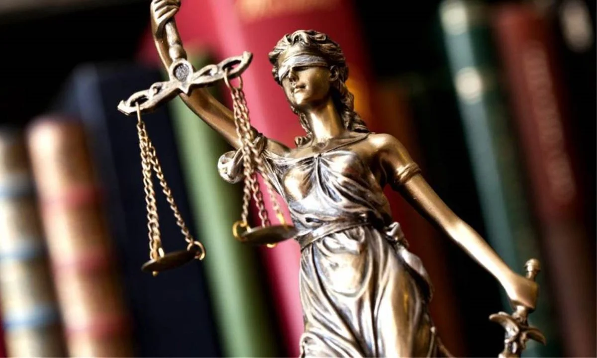 Καθολική απαξίωση όλων των θεσμών δείχνει η έρευνα της Public Issue, με την άποψη των ερωτηθέντων για τους δικαστές να σοκάρει.
