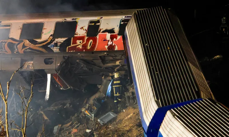 Σύγκρουση τρένων στη Λάρισα: Στους 38 έφτασαν οι νεκροί – 66 οι τραυματίες μέχρι τώρα!