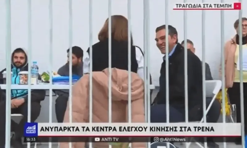 Ο Αλέξης Τσίπρας πήγε να δώσει αίμα για τα Τέμπη και δεν σταμάτησε να γελάει