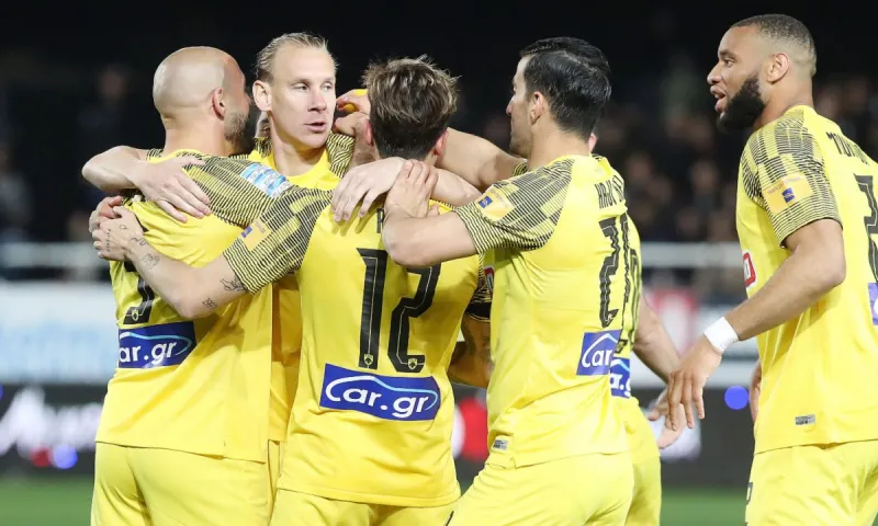 ΟΦΗ - ΑΕΚ 0-3: Άνετο διπλό και κορυφή