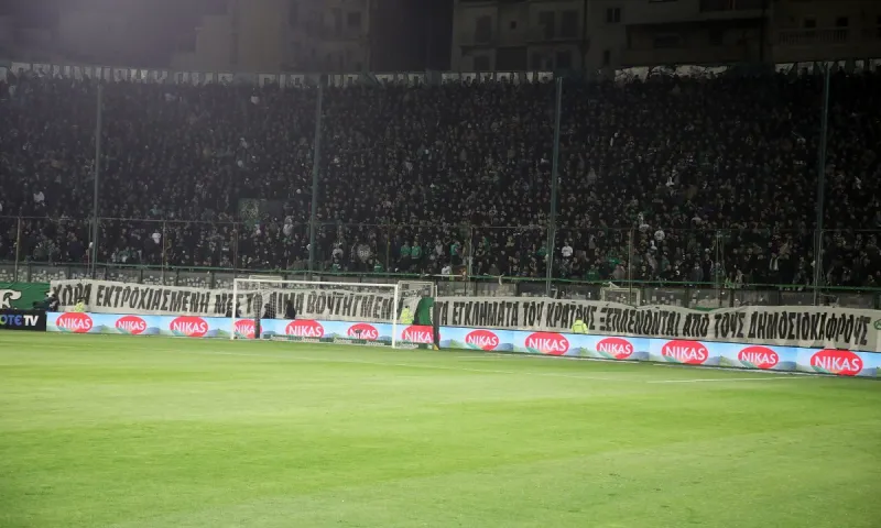 Παναθηναϊκός - Παναιτωλικός: Πανό και συνθήματα για τα Τέμπη