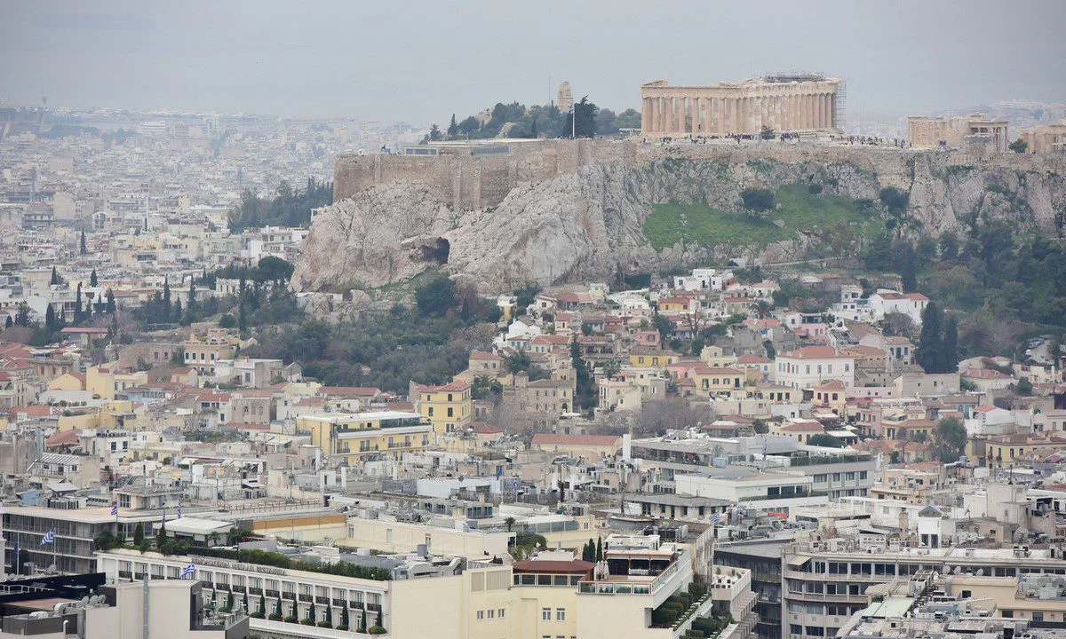 Καιρός: Παραμένει σε υψηλά επίπεδα η θερμοκρασία