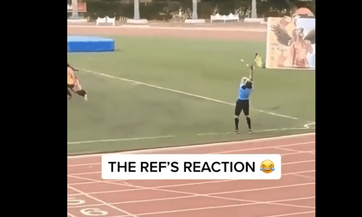 Viral: Μυθική στιγμή σε αγώνα ποδοσφαίρου γυναικών με βοηθό διαιτητή να... μην μπορεί να πιστέψει το οφσάιντ που υπέδειξε!