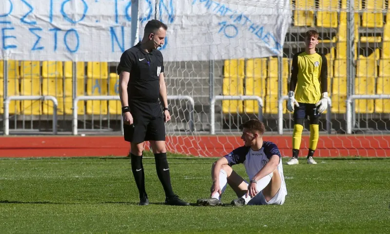 Super League 2: Τραγελαφικές καταστάσεις - Έφαγε έξι γκολ και έμεινε με έξι παίκτες ο Απόλλων Λάρισας, δεν έλειψαν οι εκπλήξεις