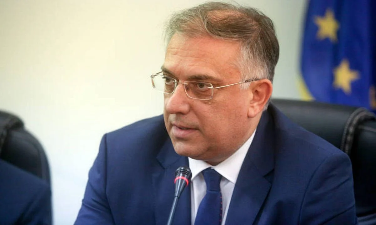 Μόνο «τα 'θελε και τα 'παθε» δεν είπε για τον Γ.Βαρουφάκη ο Τάκης Θεοδωρικάκος, που αντί να παραδέχεται τις ευθύνες του για το καθεστώς ανομίας, κατηγορεί το θύμα.