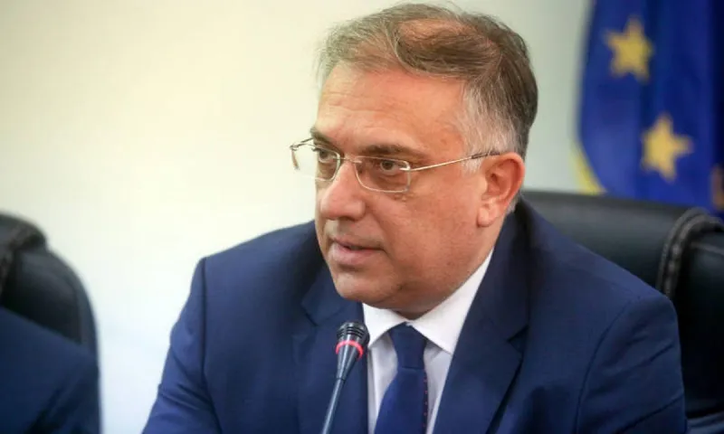 Τάκης Θεοδωρικάκος: Αντί να ζητά συγγνώμη για την ανομία στα Εξάρχεια, επιτίθεται στον Γ.Βαρουφάκη που έπεσε θύμα ξυλοδαρμού!