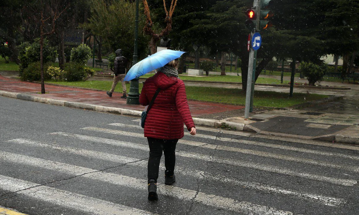 Καιρός: Πού θα χρειαστείτε ομπρέλα - Τοπικά 8 μποφόρ στο Αιγαίο