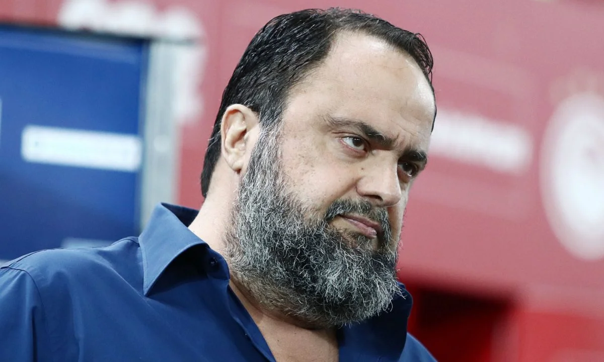 Ο Βαγγέλης Μαρινάκης στο Ολυμπιακός - Άρης