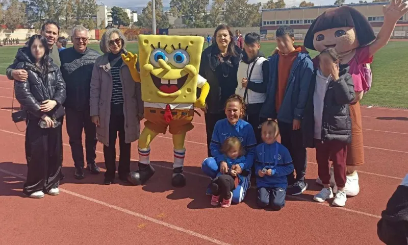 Τι έκαναν η Σοφία Σακοράφα, ο Κώστας Κεντέρης και ο… Μπομπ Σφουγγαράκης το Σάββατο το πρωί στην Ελευσίνα;