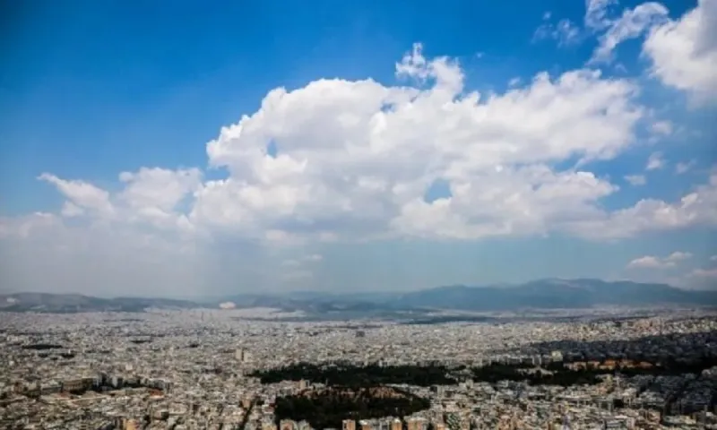 Καιρός: Αίθριος με παροδικές νεφώσεις για την Κυριακή (19/3)
