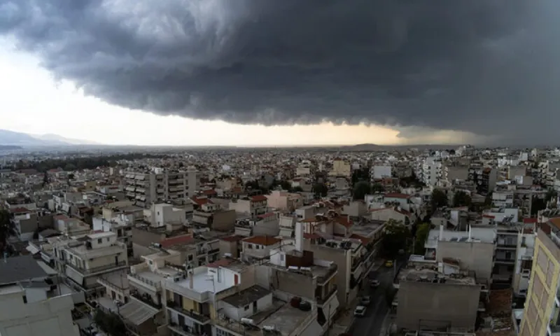 Καιρός με «απ' όλα» τη Δευτέρα (27/3) - Πού θα έχουμε ηλιοφάνεια και που βροχή (vid)