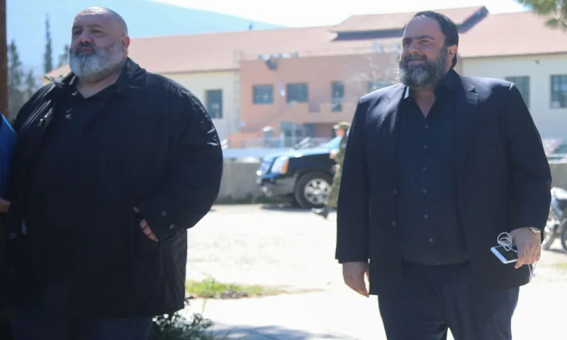 Εικόνα «χασάπη» - H φούστα (που πάει με όλα) που έδωσε ο Ολυμπιακός στον Μπαλτακο και δεν την έστειλε ο Καρυπίδης και το «μ@λ@κ@» του Μαρινάκη στον Μπένετ!