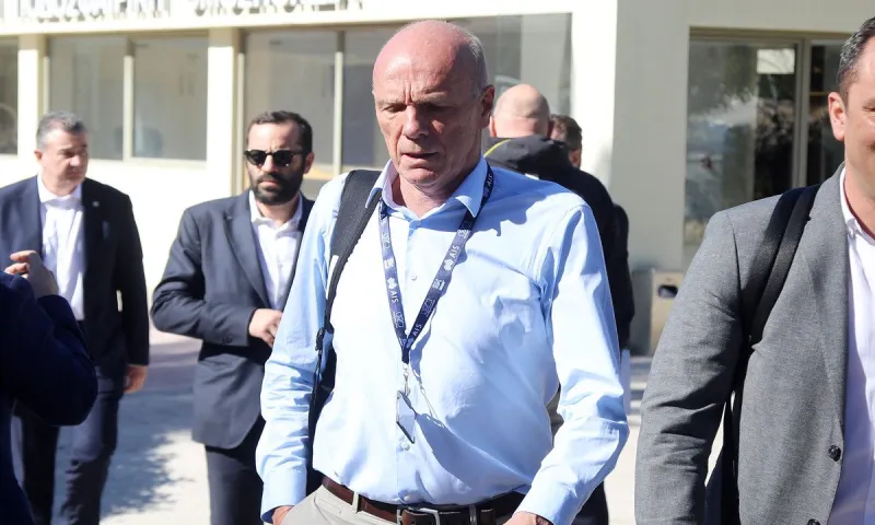 O αυτοπροτεινόμενος elite και η αντίδραση της UEFA - Η στάση του Μπένετ με τον διαιτητή που προτάθηκε μόνος του για το Ολυμπιακός - ΠΑΟΚ - Όλο το χρονικό!