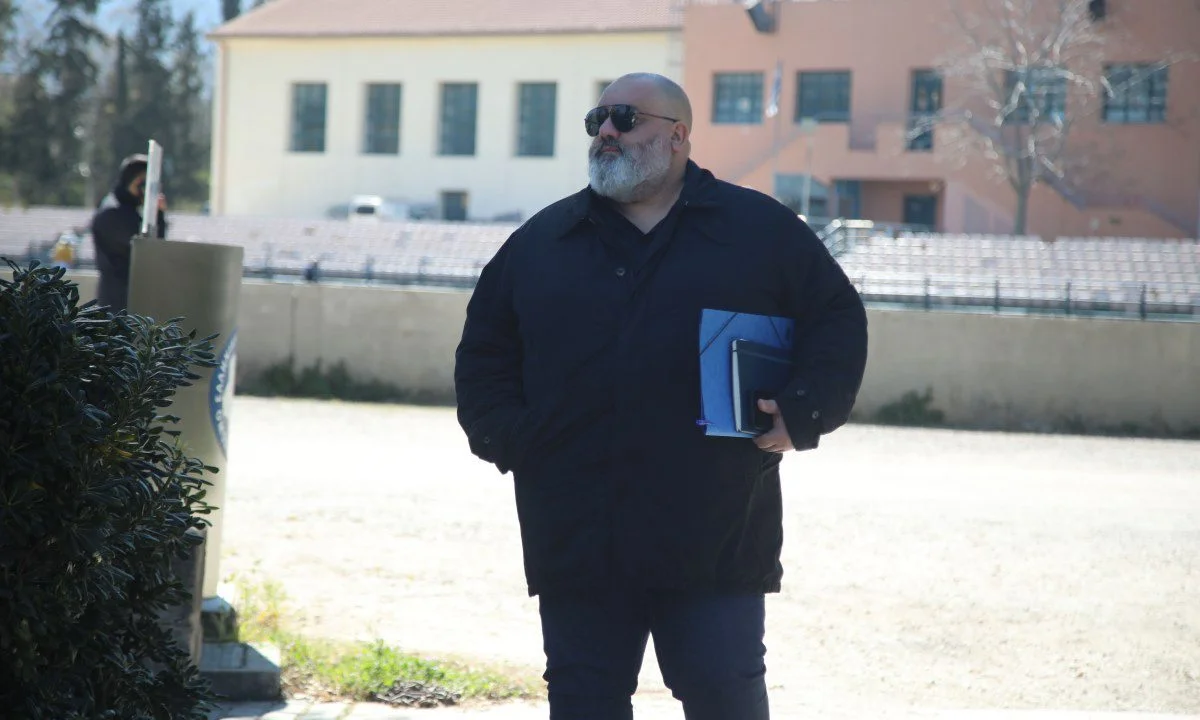 Καραπαπάς : Βάλαμε το ΑΙ, δηλαδή την τεχνητή νοημοσύνη, να μας γράψει για τη φούστα στον Μπαλτάκο από τον Κώστα Καραπαπά.