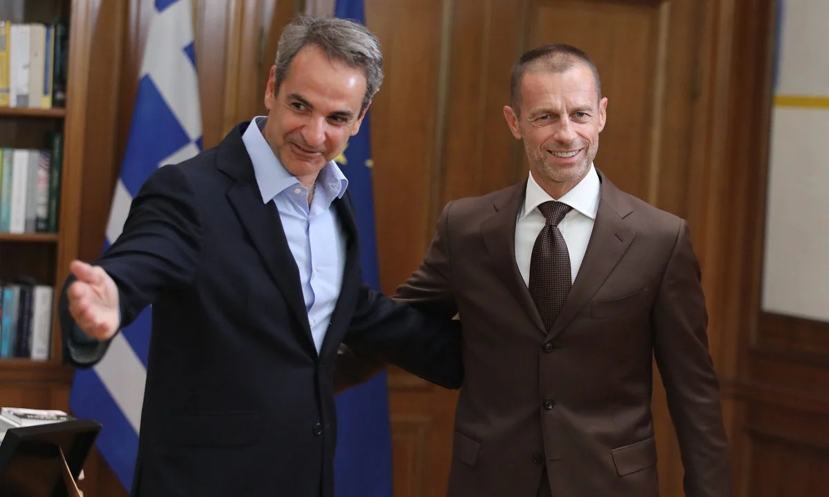 Ο Κυριάκος Μητσοτάκης επικοινώνησε με τον πρόεδρο της UEFA, Αλεξάντερ Τσέφεριν, προκειμένου στα ματς των πλέι οφ να σφυρίξουν διαιτητές Elite
