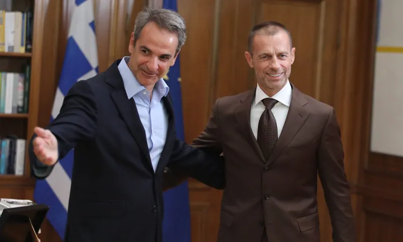 Φοβάται τις εξελίξεις στο ποδόσφαιρο Κυριάκος Μητσοτάκης - Το παίρνει πάνω του για ελίτ διαιτητές!