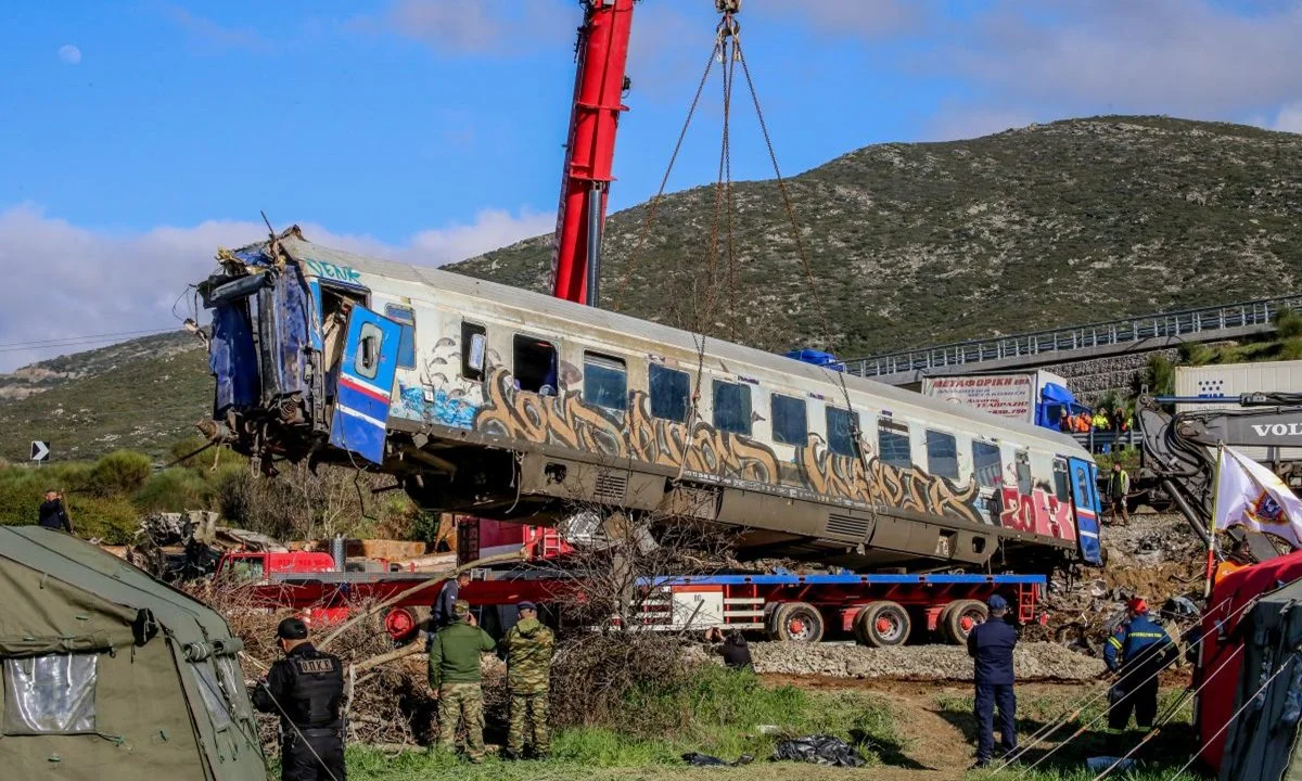 Τέμπη: Ως προσβολή των νεκρών θα μπορούσε να χαρακτηριστεί η αδιανόητη κίνηση της εταιρείας - Οι συγγενείς των θυμάτων μιλούν για «ψυχολογικό βιασμό».