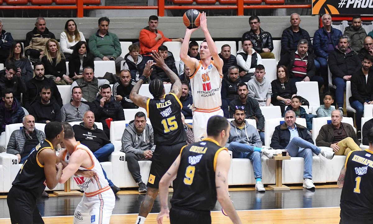 Ο Προμηθέας επικράτησε 85-72 της ΑΕΚ σε εξ αναβολής αγώνα για την Basket League κι εξακολουθεί ο «χαμός» για την 3η και 4η θέση στη βαθμολογία.