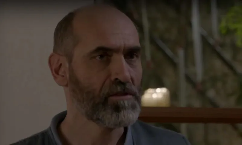 Παγιδευμένοι επόμενα επεισόδια: Ο δολοφόνος στην κηδεία του Κοσμά