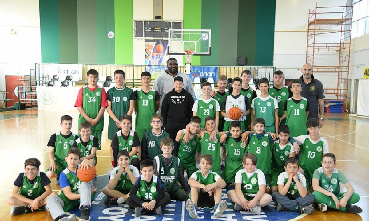 Ο ΟΠΑΠ γιόρτασε την Παγκόσμια Ημέρα Αθλητισμού με τον Σοφοκλή Σχορτσιανίτη και την παιδική ομάδα μπάσκετ της Αθλητικής Ακαδημίας ΟΠΑΠ