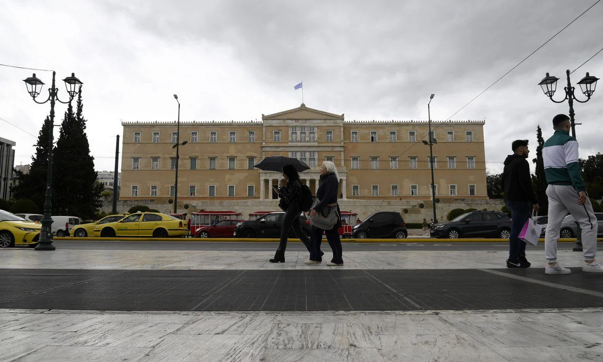 Καιρός: Νεφώσεις με τοπικές βροχές - Η πρόγνωση της ΕΜΥ