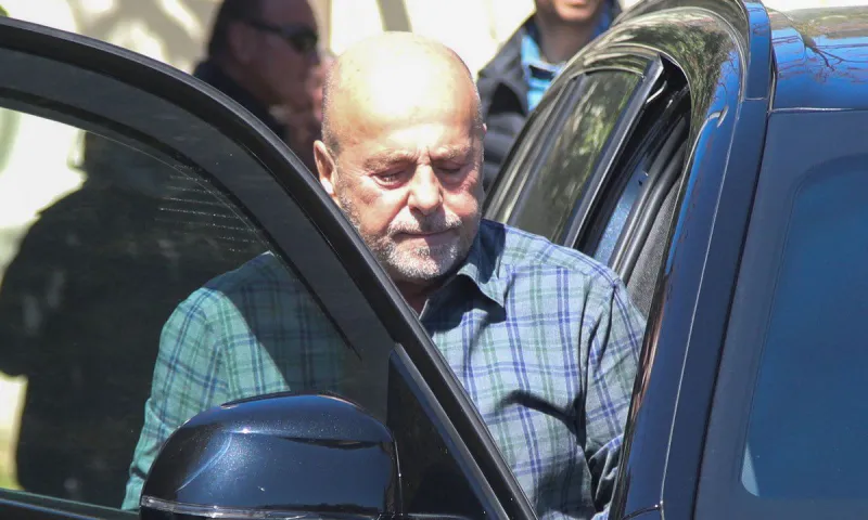 Ο διαφορετικός Αλαφούζος, η ατάκα για το κίτρινο γιλέκο και η επικοινωνιακή πολιτική που κάνει πιο ισχυρό τον Παναθηναϊκό