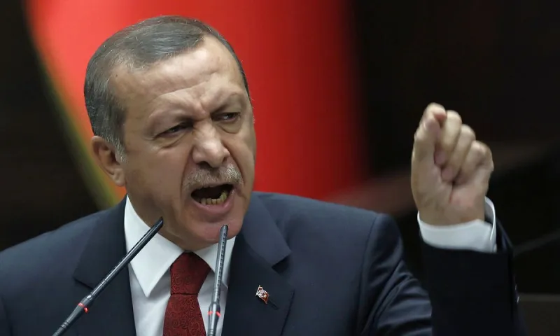 Ερντογάν μαινόμενος: Να δώσουμε «ένα καλό μάθημα» στις ΗΠΑ σε αυτές τις εκλογές