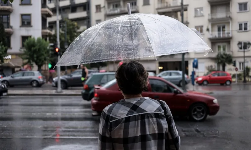 Καιρός με βροχές και καταιγίδες σε όλη τη χώρα και την Τρίτη (11/4)