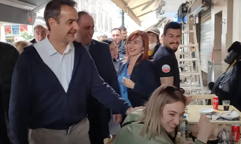 Κυριάκος Μητσοτάκης : Το ξεκούμπωτο παντελόνι ανέδειξε το τεράστιο πρόβλημα