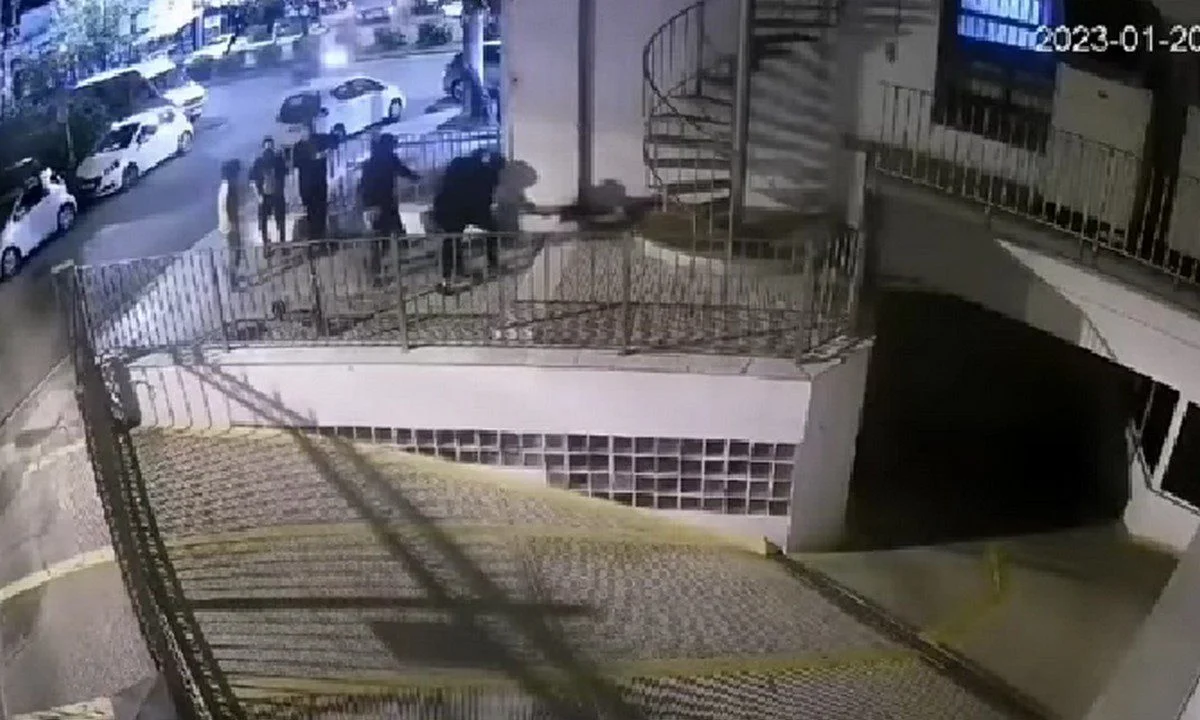 Νέος Κόσμος: Οπαδική επίθεση από ανήλικους σε ανήλικο - Video ντοκουμέντο