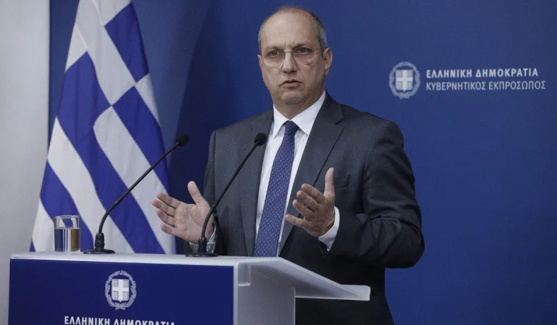 Εμπαίζει τον κόσμο ο Γιάννης Οικονόμου: Είπε «προσωπική στιγμή» το «γ...ω το ΠΑΣΟΚ» που φώναζε σε καφετέρια της Λαμίας