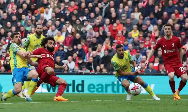 Premier League: Με την ψυχή στο στόμα νίκησε τη Νότιγχαμ Φόρεστ η Λίβερπουλ