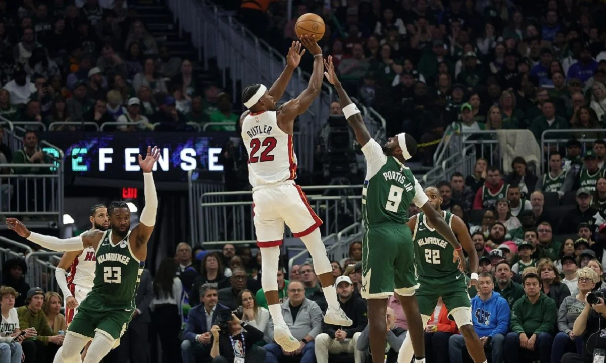 Οι Μιλγουόκι Μπακς πήγαν στα πλέι οφ του NBA με το καλύτερο ρεκόρ της κανονικής περιόδου, ωστόσο τα όνειρα έμελλε να τελειώσουν πρόωρα.