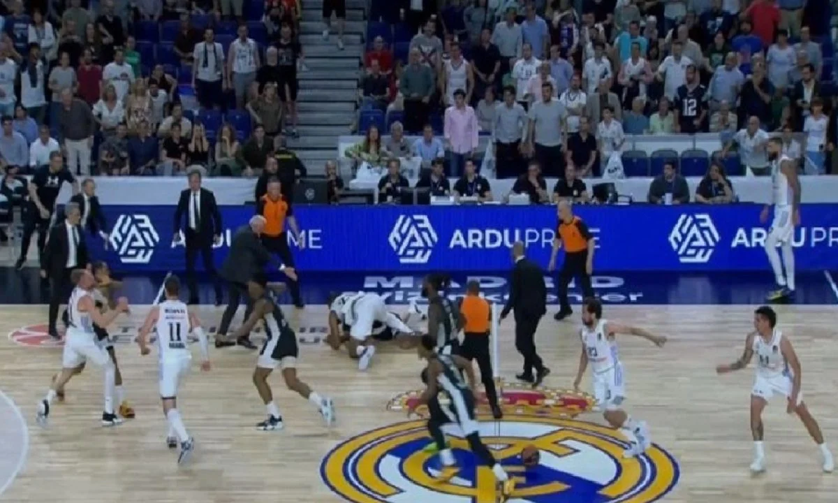 Απίστευτο ξύλο! Δεν ξανάγινε! Οριστική διακοπή στο Ρεάλ - Παρτιζάν! Χαμός στο twitter