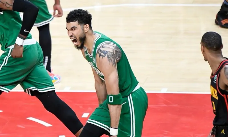 NBA αποτελέσματα - Χοκς - Σέλτικς 120-128: Τέιτουμ και Μπράουν «καθάρισαν» για τους «Κέλτες»