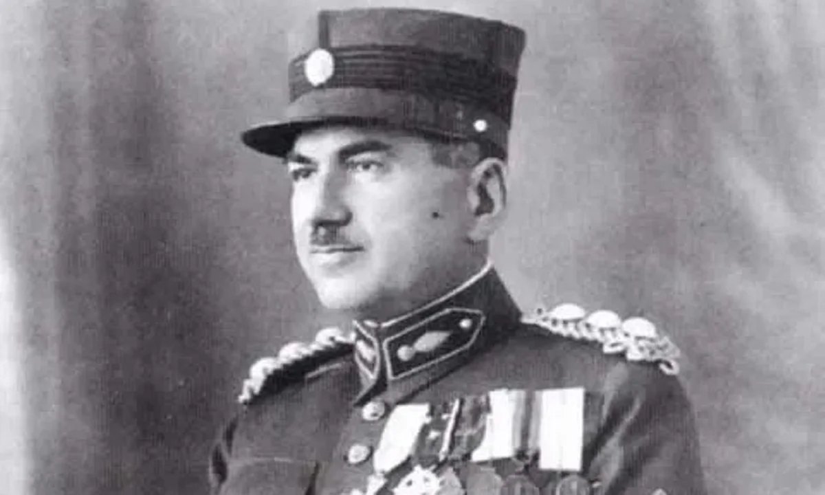 Ο Χαράλαμπος Κατσιμήτρος χαρακτηρίζεται, από την γράφουσα, ως Μιλτιάδης του Καλπακίου. Ο αντιστράτηγος, μεγαλούργησε στο Έπος του 1940.β