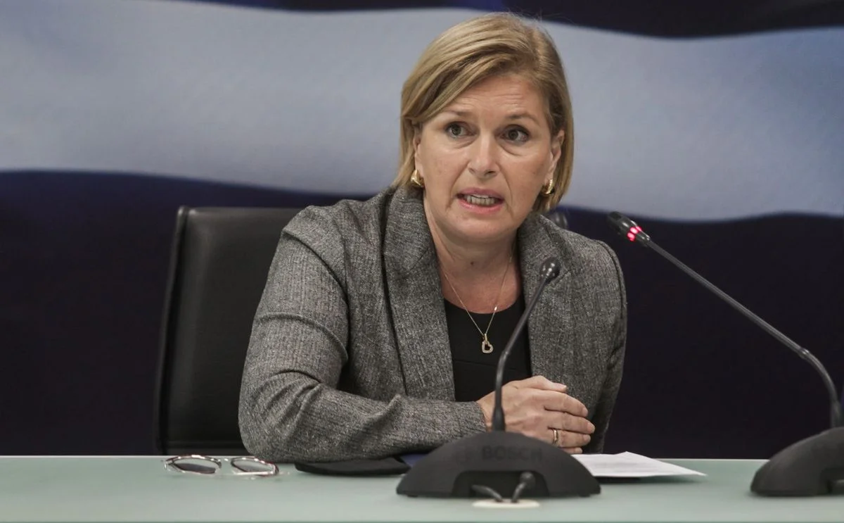 Εκατό χρόνια πίσω στέλνουν το ΕΣΥ με την «εφημερία τομέα» - Αντί για προσλήψεις, η κυβέρνηση θέλει γιατρούς για όλες τις παθήσεις.