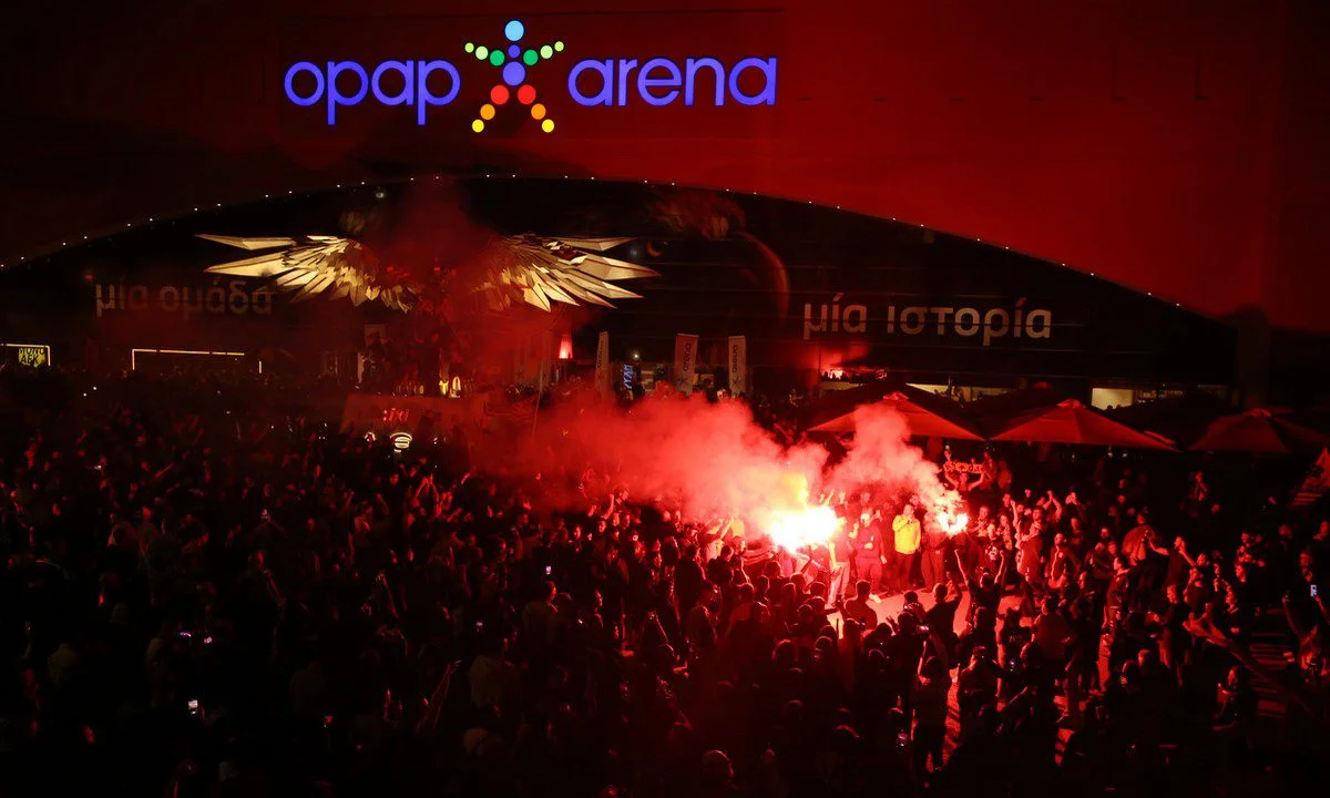 Το έκαψαν στη Νέα Φιλαδέλφεια οι ΑΕΚτζήδες (vids)