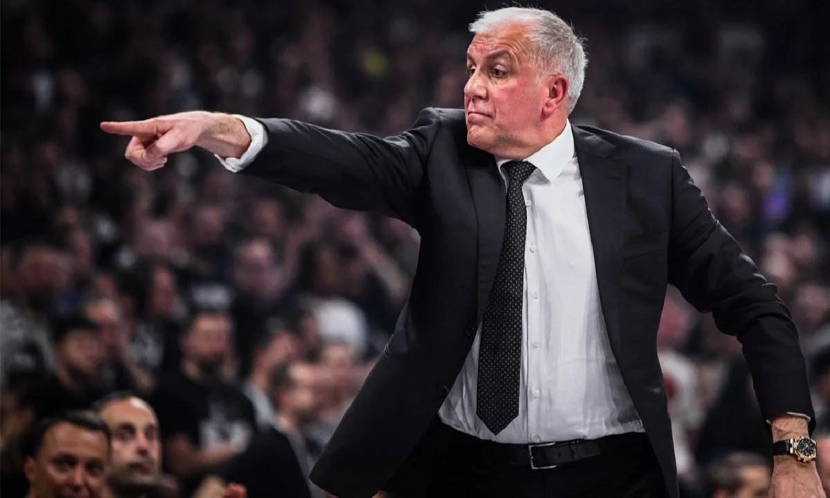 Ο Ζέλικο Ομπράντοβιτς αποκλείστηκε στα playoffs της Ευρωλίγκας, με τους χρήστες του Ολυμπιακού στο twitter να... ξεσαλώνουν.