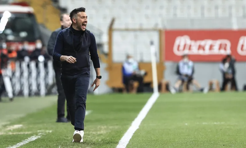 Νικολακόπουλος – Μιλάει με Φαριόλι ο Ολυμπιακός, πρώτος στόχος ο Ρεμπρόφ!