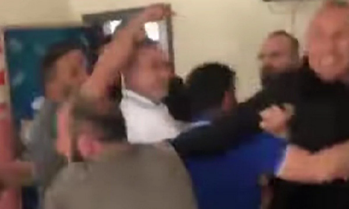 Τουρκία - Εκλογές: Άγριο ξύλο και βραστό νερό σε εκλογικά κέντρα! (vids)