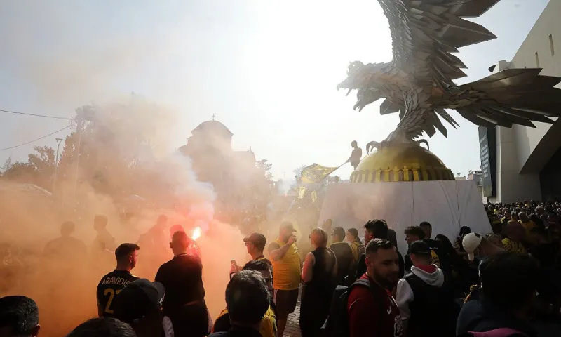 Νέα Φιλαδέλφεια: Έστησαν πάρτι οι φίλοι της ΑΕΚ (vds)