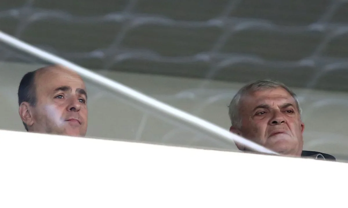 Ο Γιάννης Αλαφούζος βαδίζει ανάμεσα στην παραγοντική ωρίμανση και τη γραφικότητα του «Παράγκα και Όραμα». Ο ρόλος του Δημήτρη Μελισσανίδη.