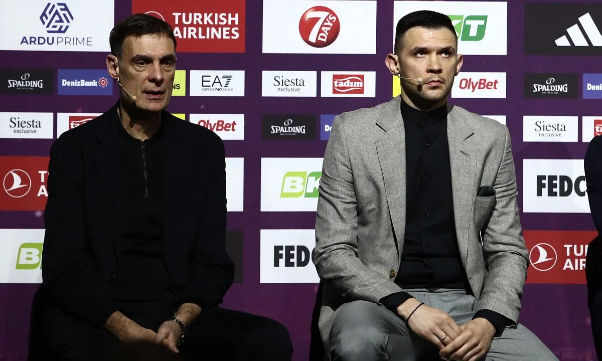 Φάιναλ φορ Ολυμπιακός: Συνθήματα έξω από τη συνέντευξη Τύπου από τους ερυθρόλευκους - Live streaming. Δείτε το βίντεο