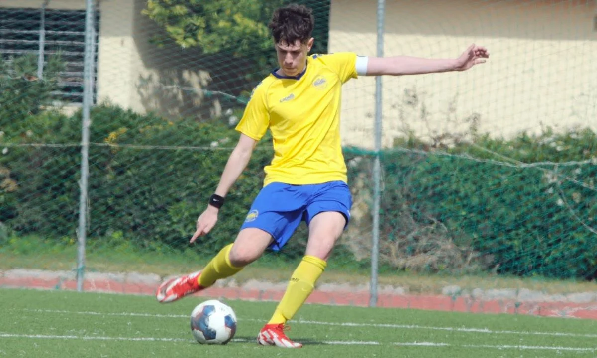 Ανατροπή με σκορ 3-2 (κι ενώ το αποτέλεσμα στο ημίχρονο ήταν 0-2) επί της ΑΕ Περάματος ο ΑΟΚ Φαλήρου και άνοδος στην Α' κατηγορία.