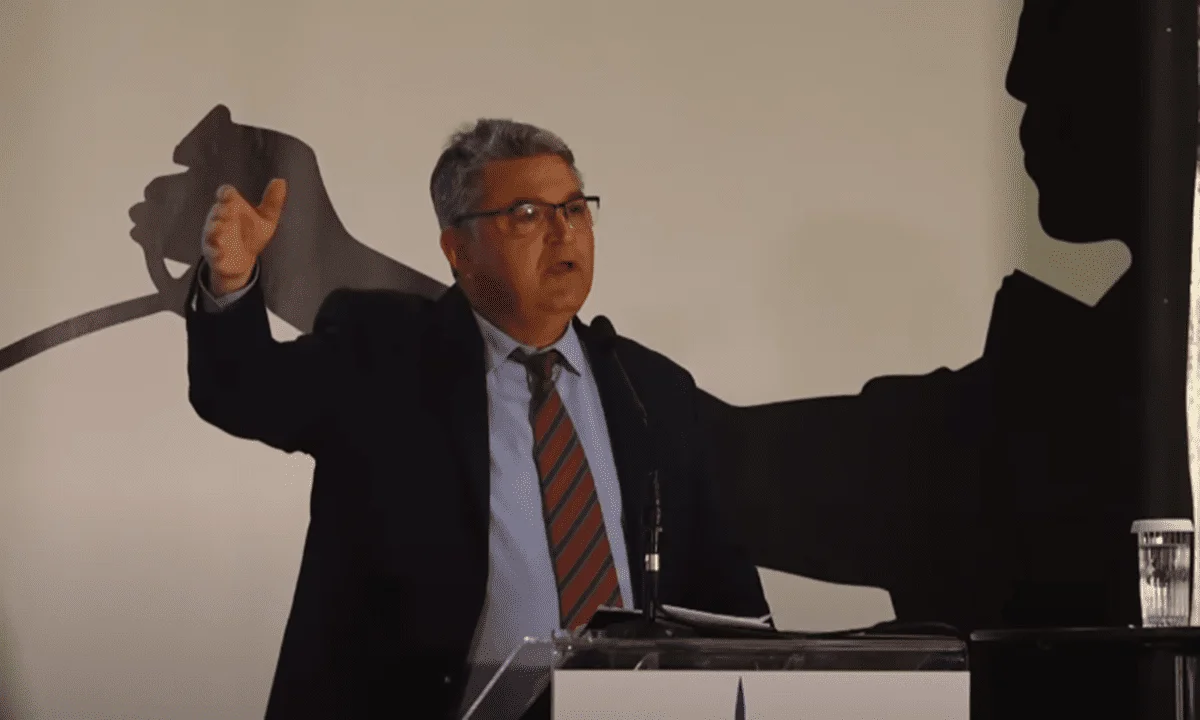 Τα ΜΜΕ υποβαθμίζουν το φαινόμενο ΝΙΚΗ που κατέπληξε τους πάντες - Παρά τον ανηλεή πόλεμο που δέχθηκε από κάθε κατεύθυνση, οδεύει σε θρίαμβο στις επόμενες εκλογές.