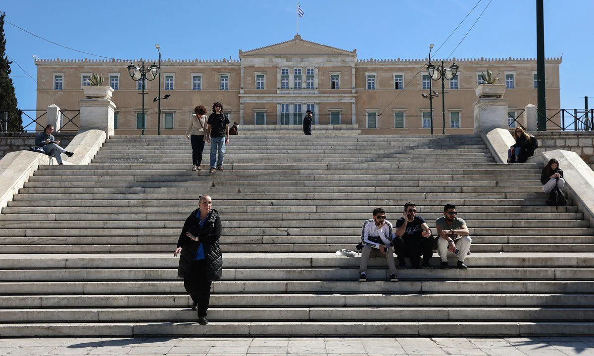 Καιρός: Κι άλλη άνοδος στη θερμοκρασία - Δεν θα λείψουν οι καταιγίδες